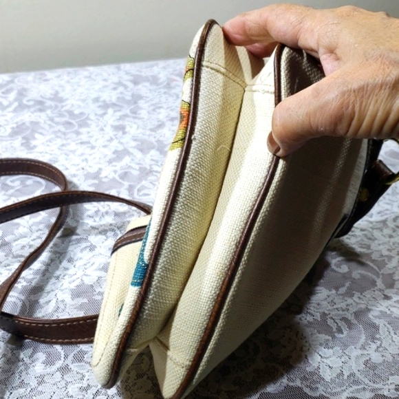 Relic Beautiful Butterfly Medium Purse /Bag Cream Tone & Brown Accents. - Picture 8 of 17